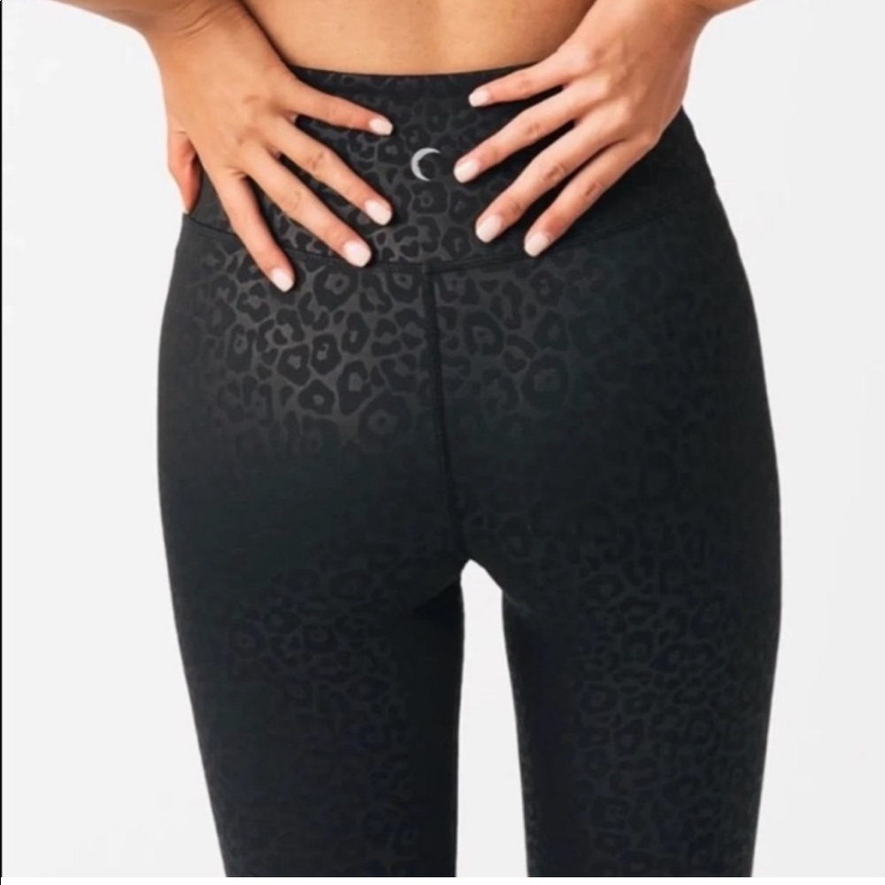 ZYIA black leopard light n tight legging
